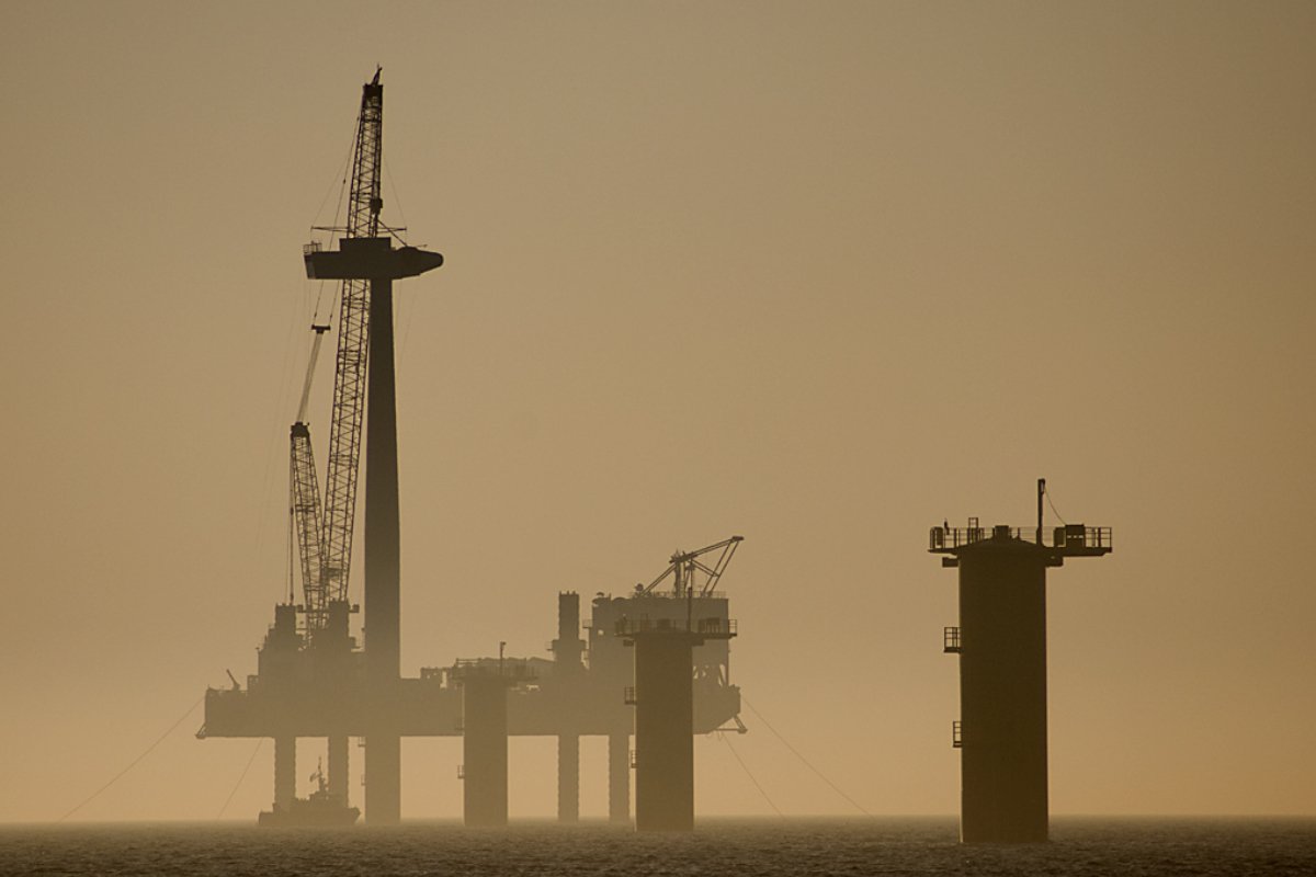 photograph of the building of a wind turbine of the coast at rhyl