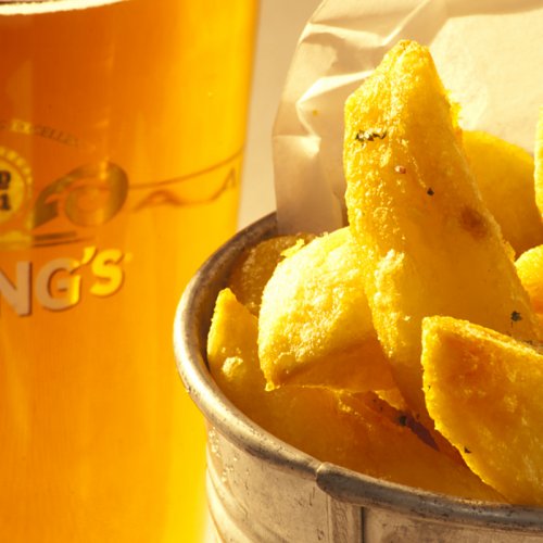 photograph of a pint of beer and chips